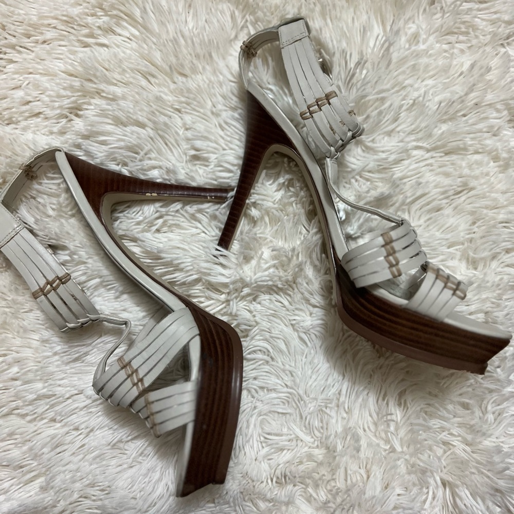 Guess white woven style heels w/ guess buckle detail